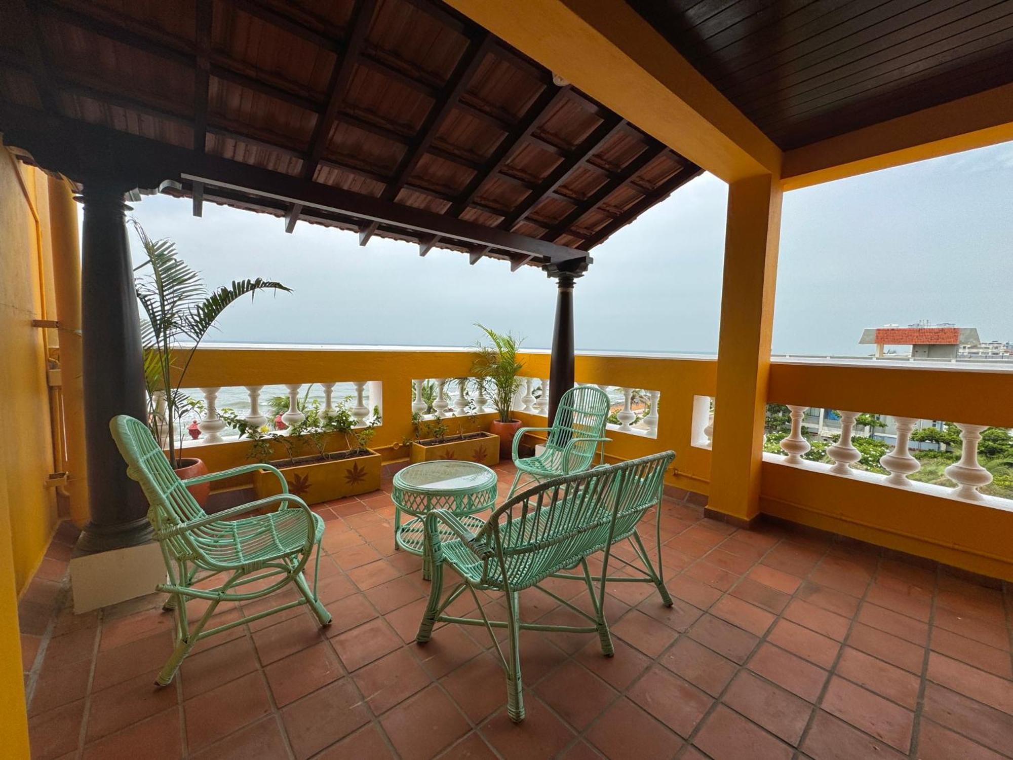 La Plage Seaview Suites ปอนดิเชอรี ภายนอก รูปภาพ